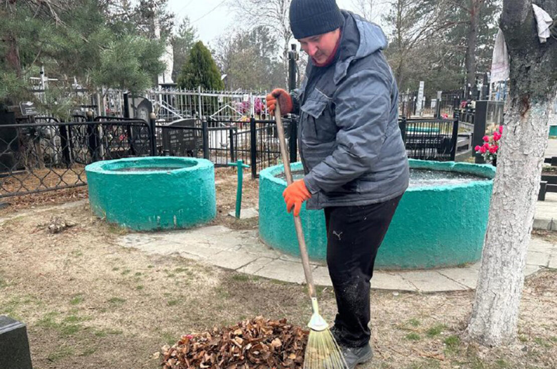 У Харкові завершили осіннє прибирання кладовищ 