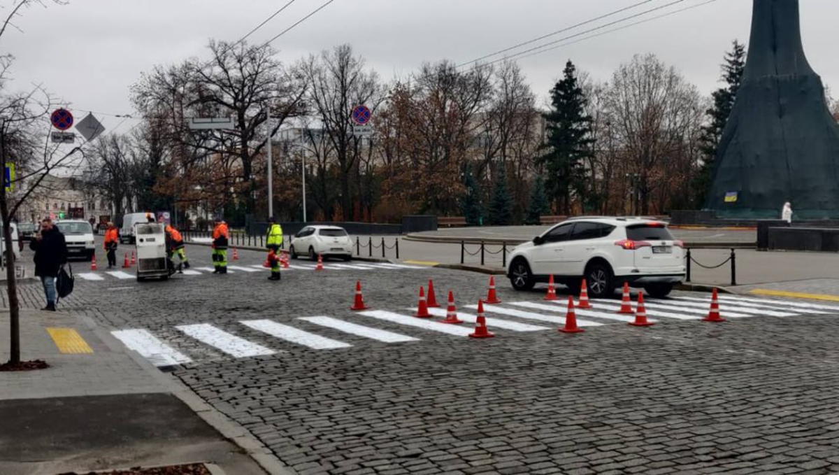 5 грудня на дорогах Харкова комунальники наводять лад