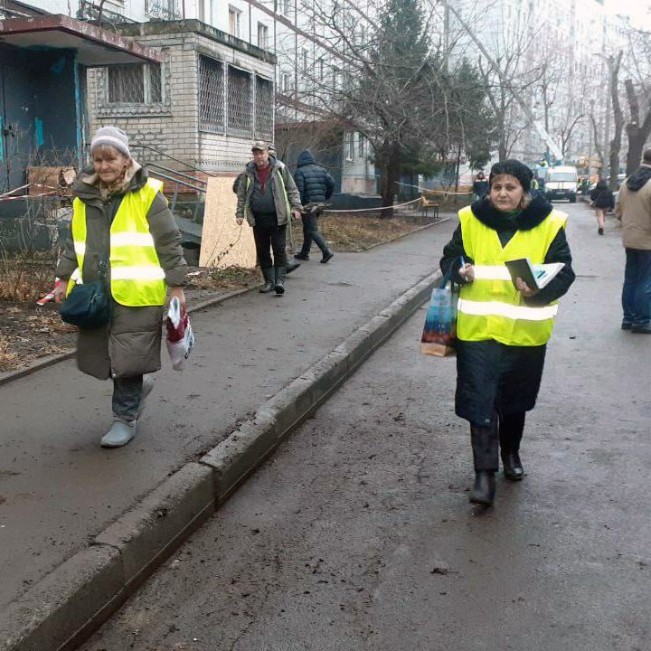 У Харкові продовжують усувати наслідки ворожих ударів (фото)