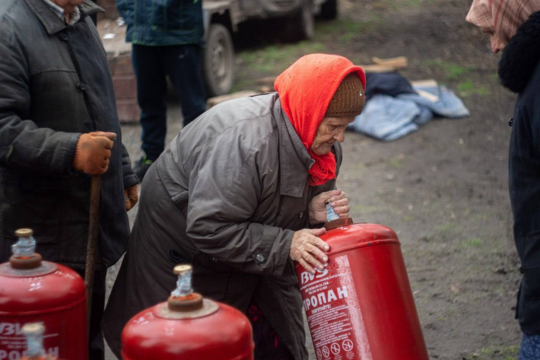 Жителям Харківщини передали балони із скрапленим газом