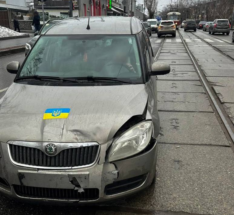 У Харкові п'яний водій влаштував ДТП на одній із вулиць міста