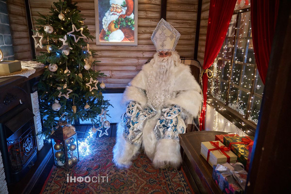 У харківському метро запрацювала резиденція Святого Миколая (фото)