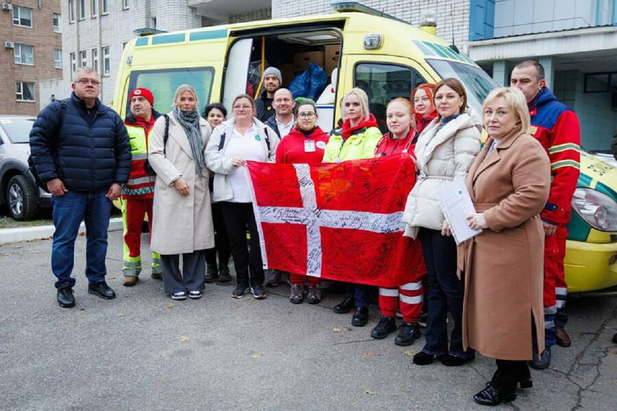 Благодійники передали на Харківщину машини швидкої допомоги