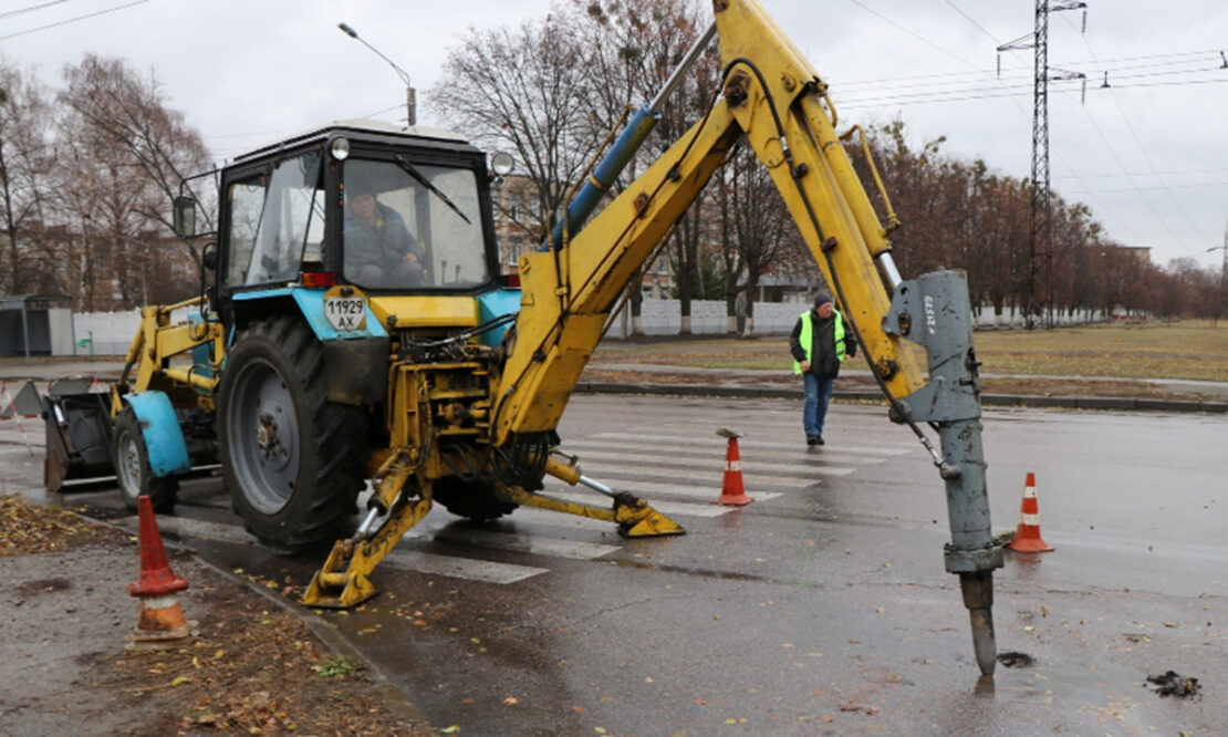 В Індустріальному районі Харкова усувають аварії на водоводах