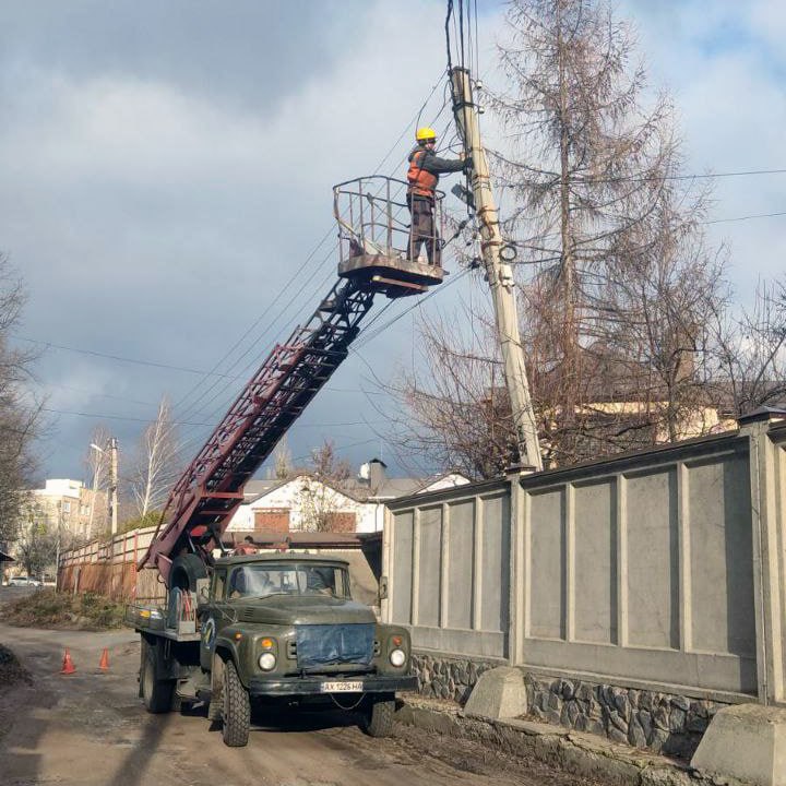 Протягом тижня у Харкові відремонтували понад 200 світильників (фото)