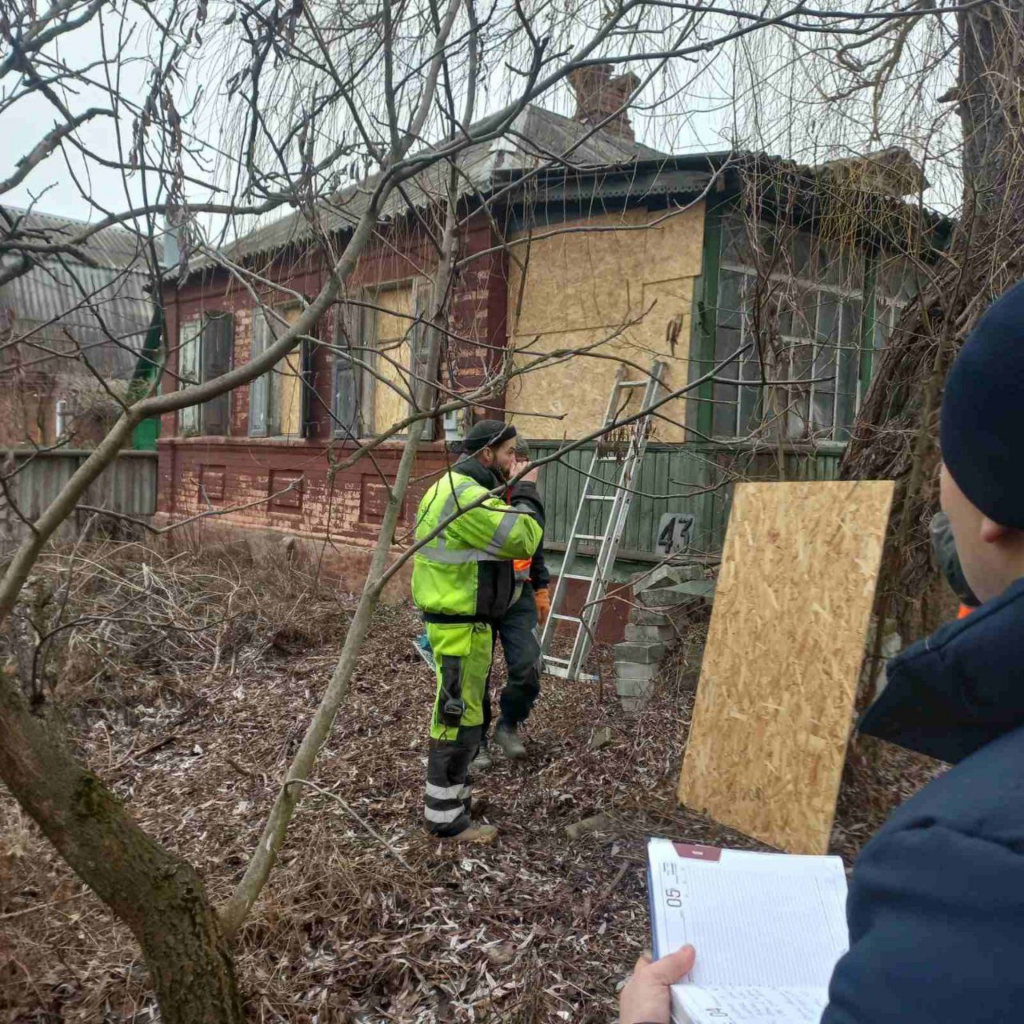 У Основ'янському районі усувають наслідки ворожої атаки дроном (фото)