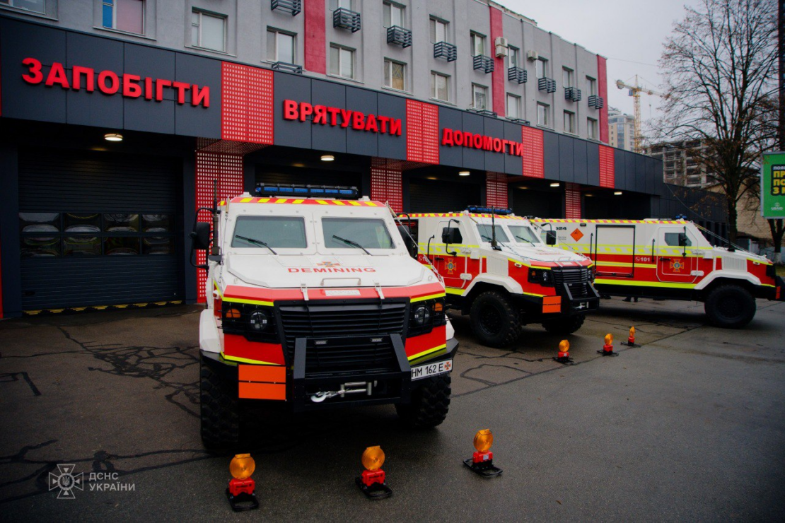 Словенія передала харківським рятувальникам три піротехнічні авто (фото)