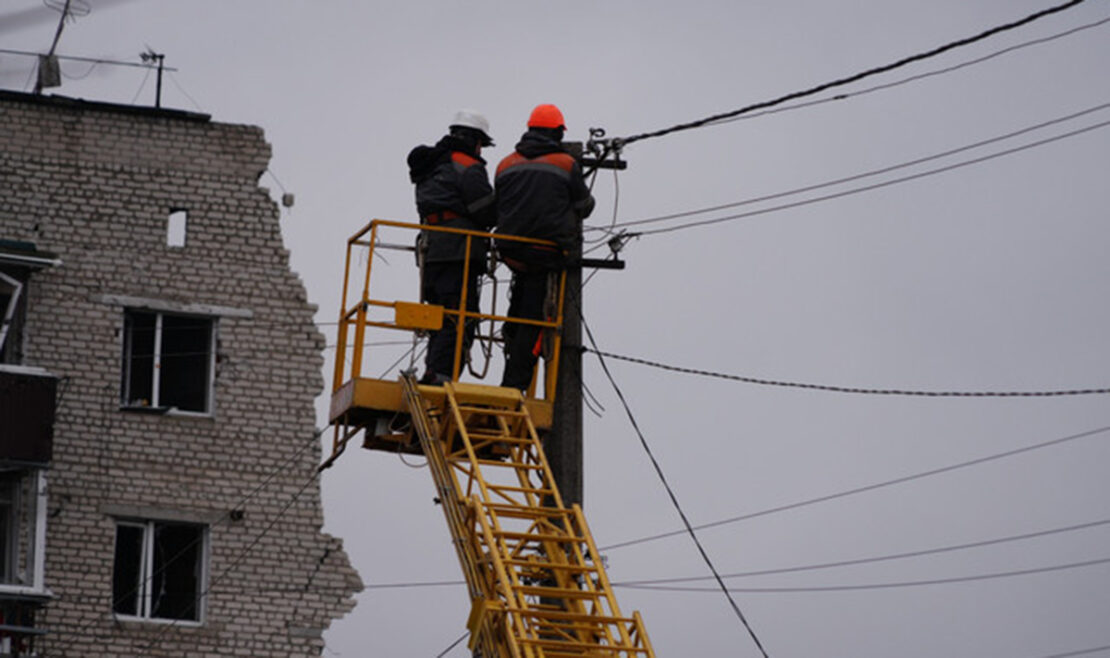 В Ізюмі на Харківщині реконструюють електромережу 