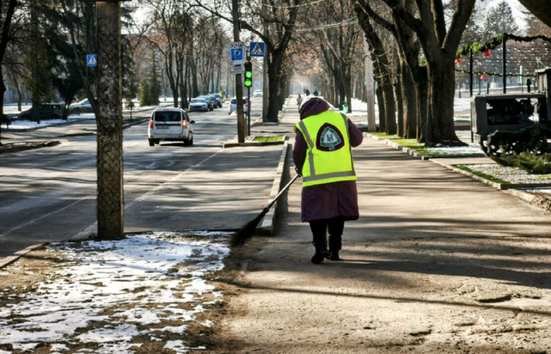 В Індустріальному районі Харкова перевірили санітарний стан дворів