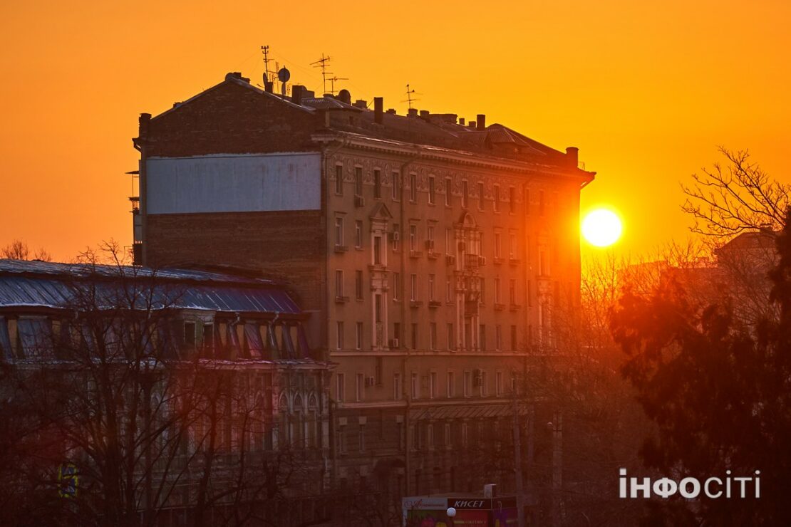 Фото Харків 2025: Захід сонця в середині лютого