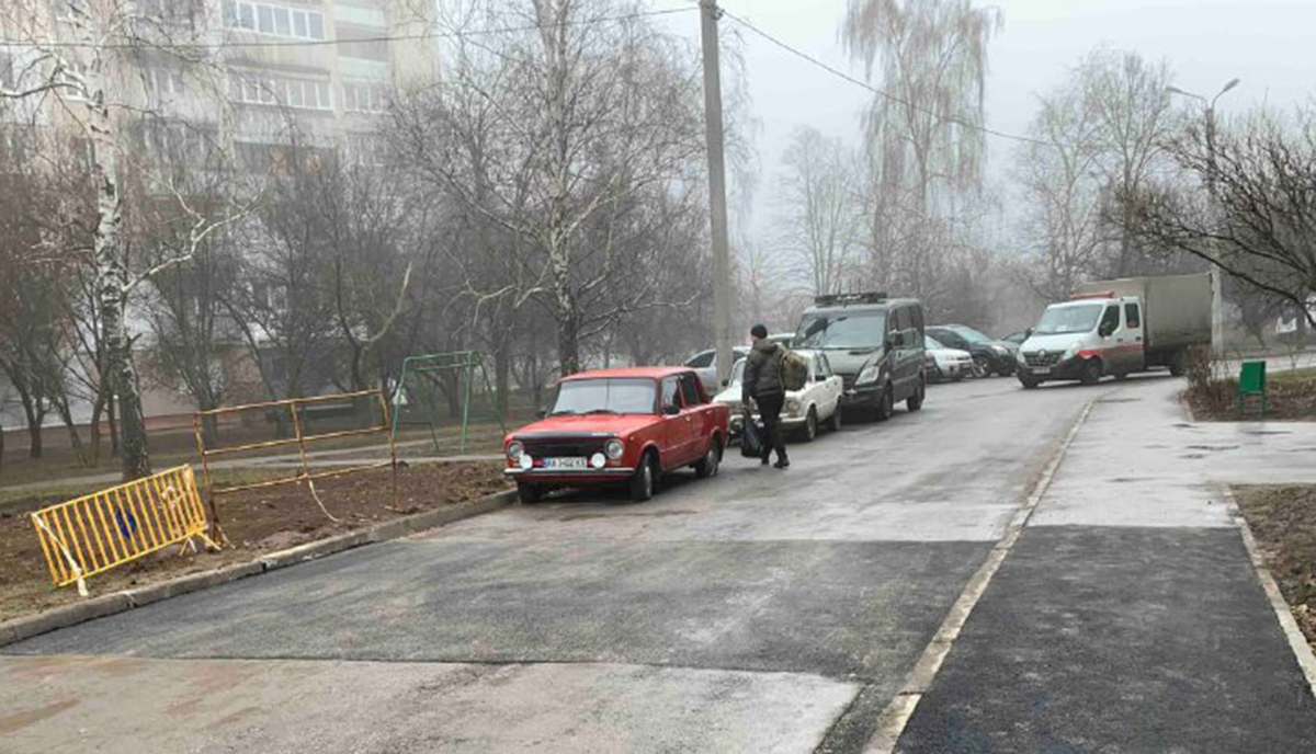 На дорогах Харкова комунальники наводять лад