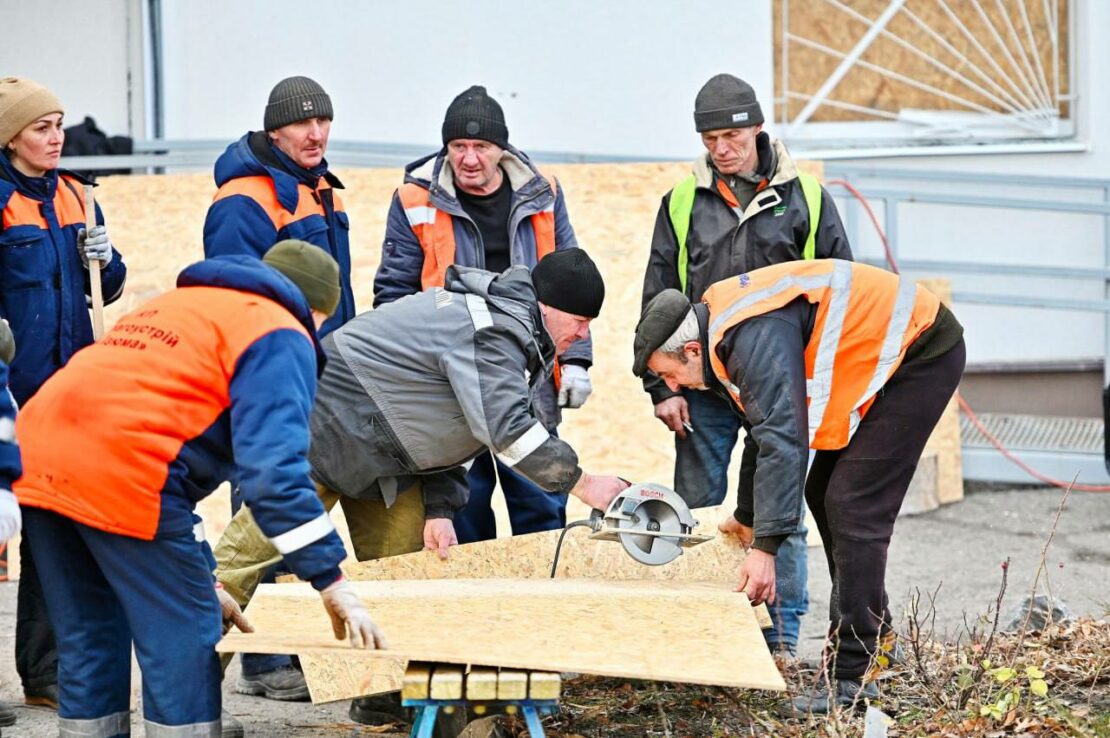 В Ізюмі триває ліквідація наслідків ракетного удару  - стан постраждалих