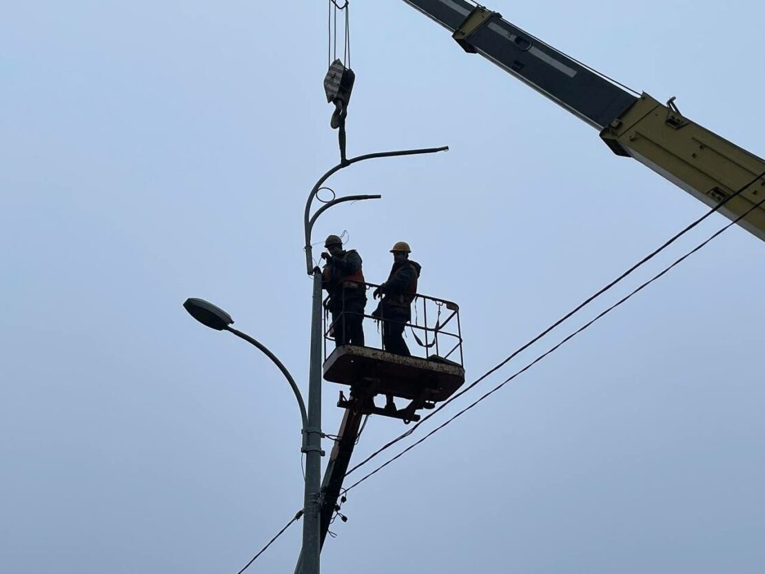 У Харкові відновили освітлення на Харківському шосе 