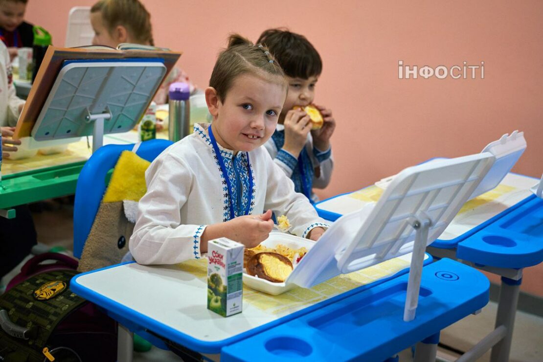 Що в меню: чим годують дітей у підземній школі Новобаварського району (фото)