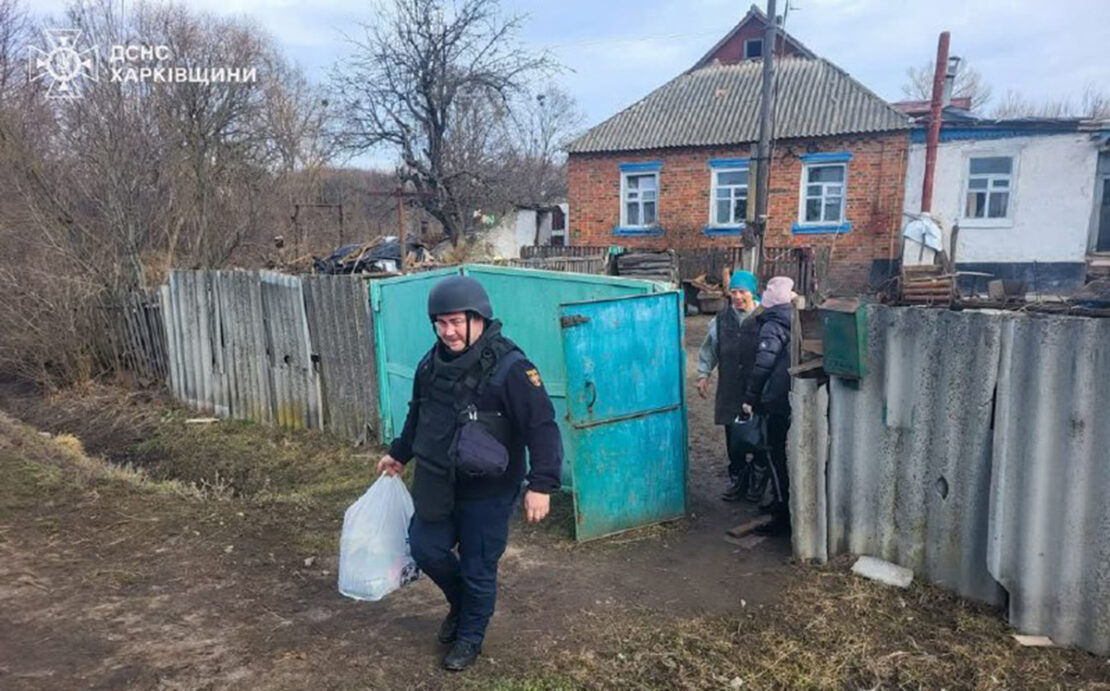 З прифронтової Харківщини евакуювали молоду жінку 