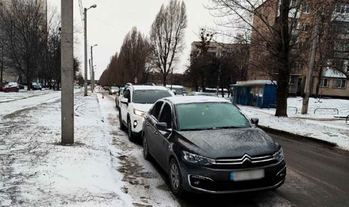 У Харкові сталася ДТП за участі трьох автівок