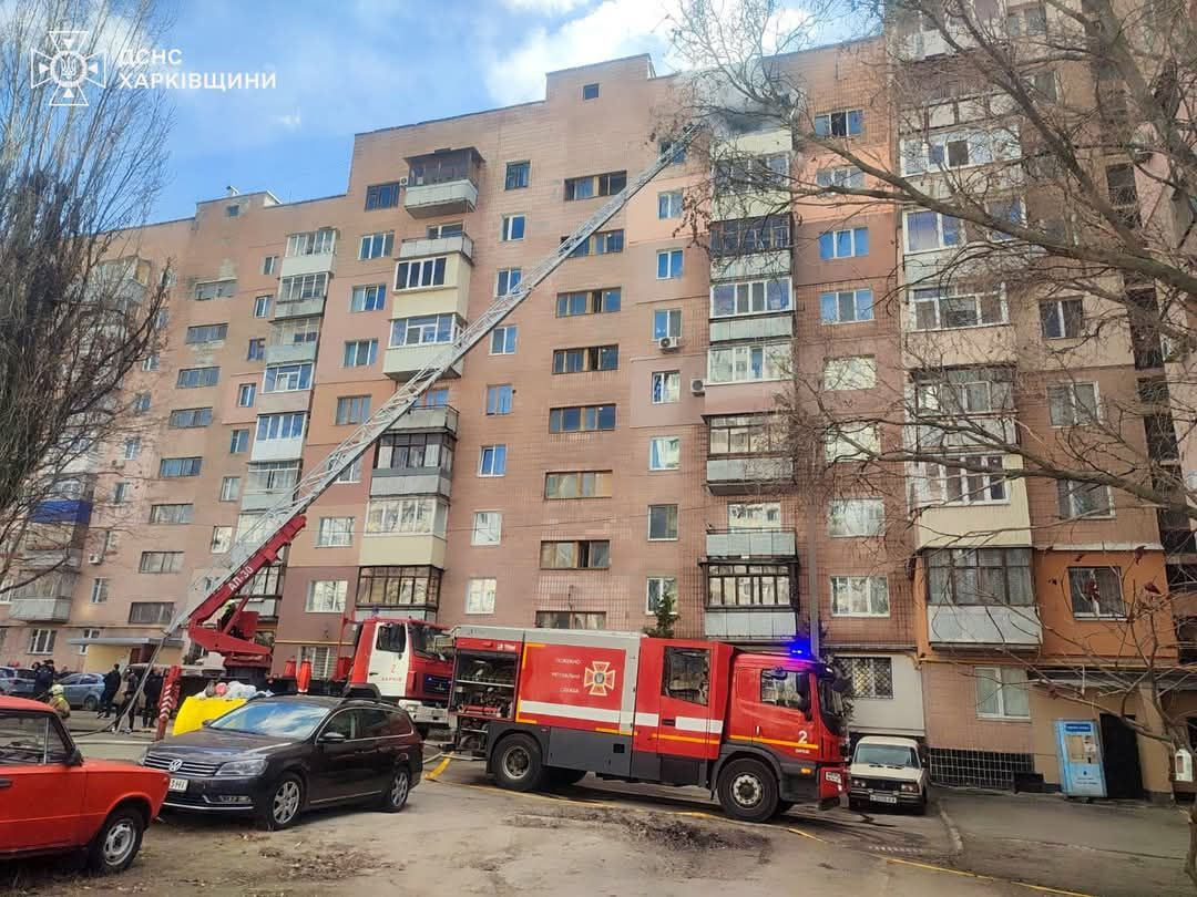 Рятувальники ДСНС врятували чоловіка з пожежі