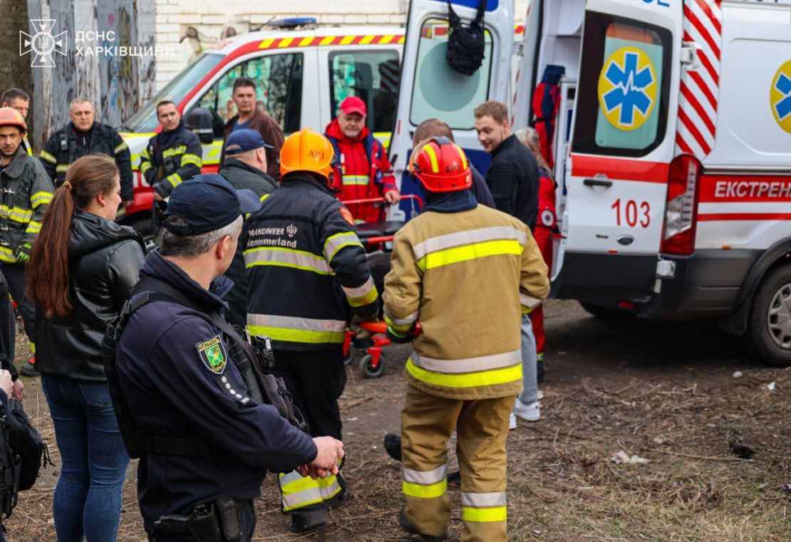 У Харкові чоловік застряг у трубі насосної станції: рятувальна операція тривала 5 годин