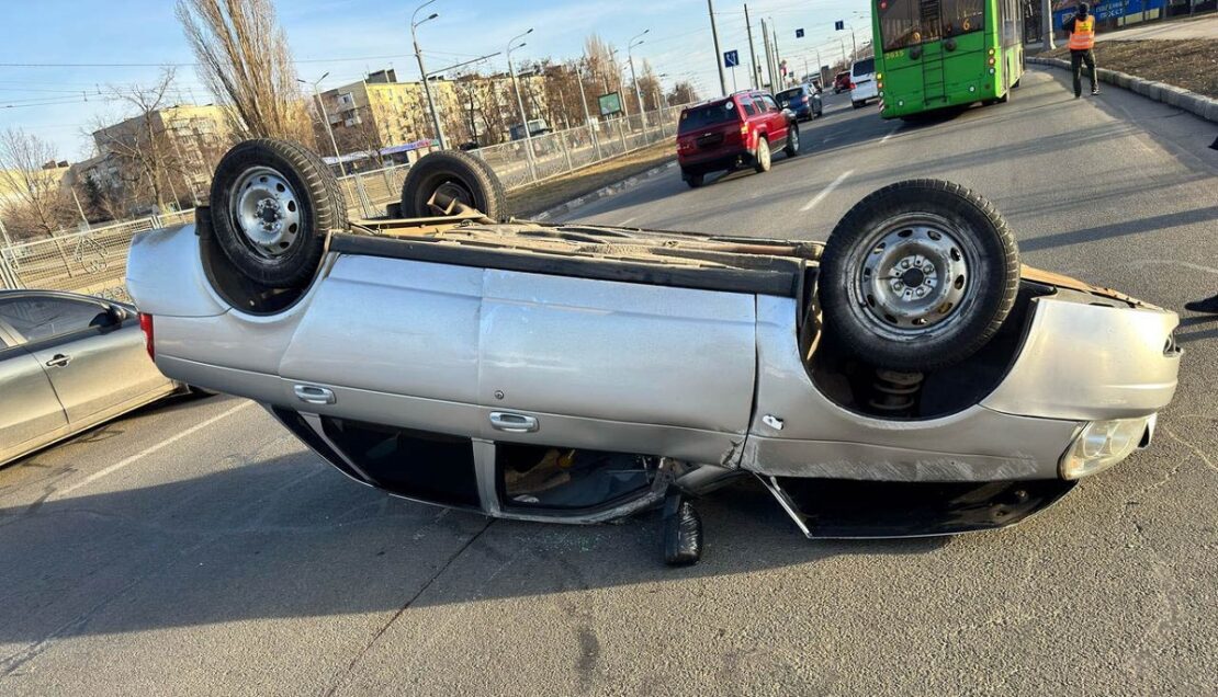 У Харкові нетверезий водій скоїв ДТП (фото)