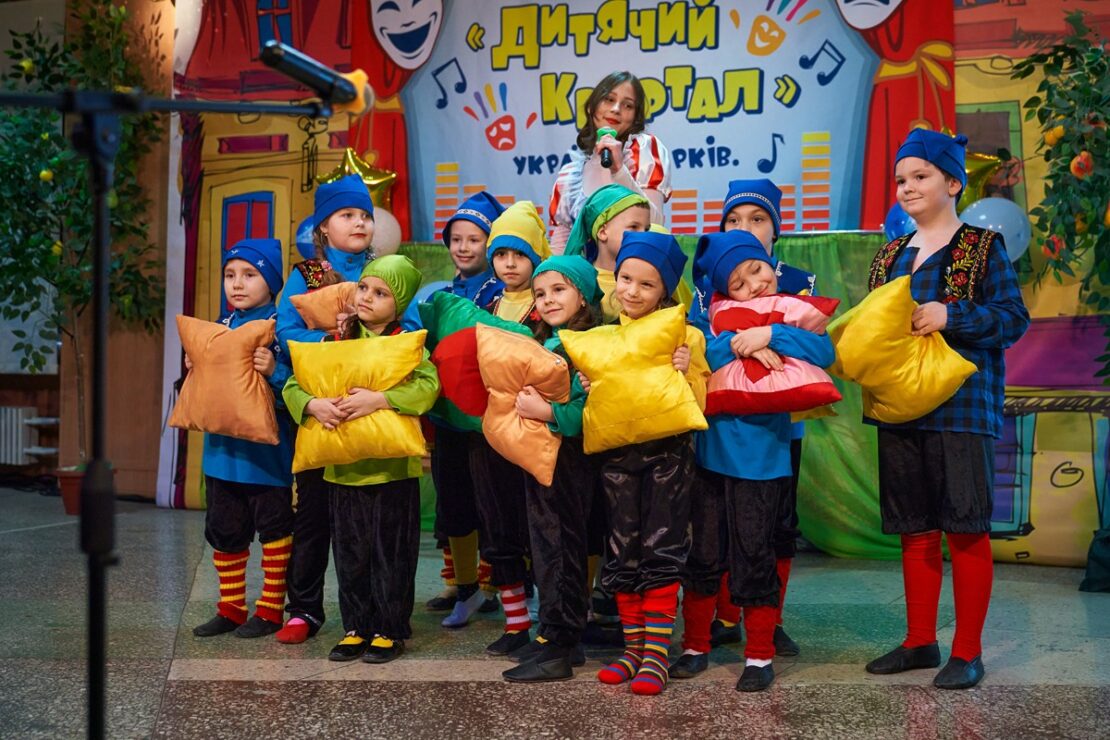 У Харкові відзначили 20-річчя дитячого театру - фото