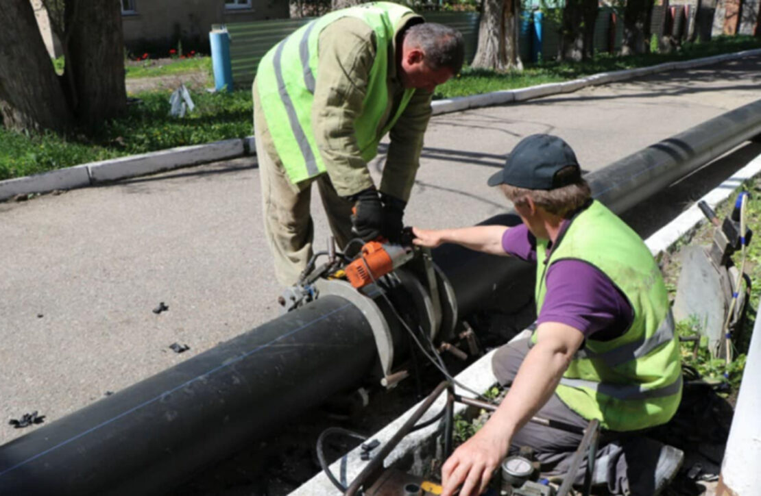 У Харкові замінюють аварійний трубопровід