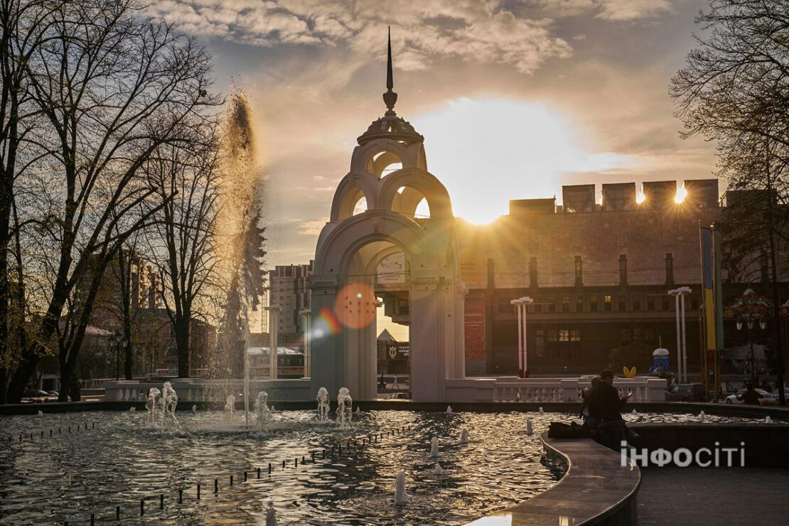 У центрі Харкова запустили фонтани (фото)