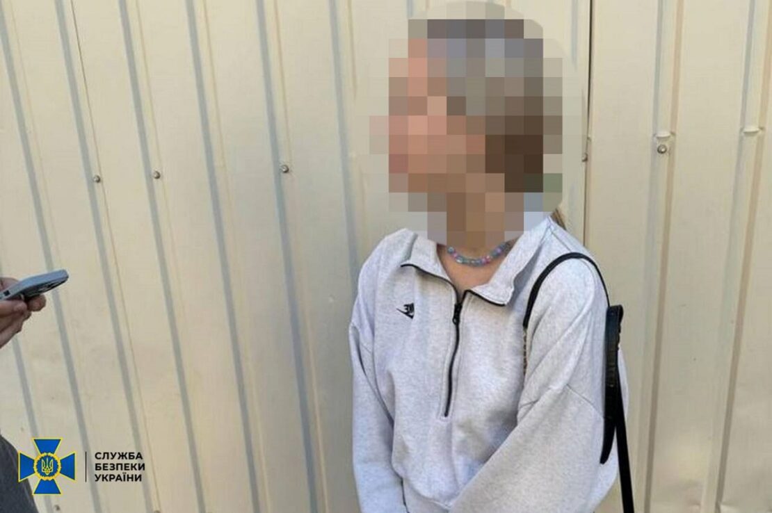 СБУ викрила у Харкові школярку, яка підпалювала авто військових