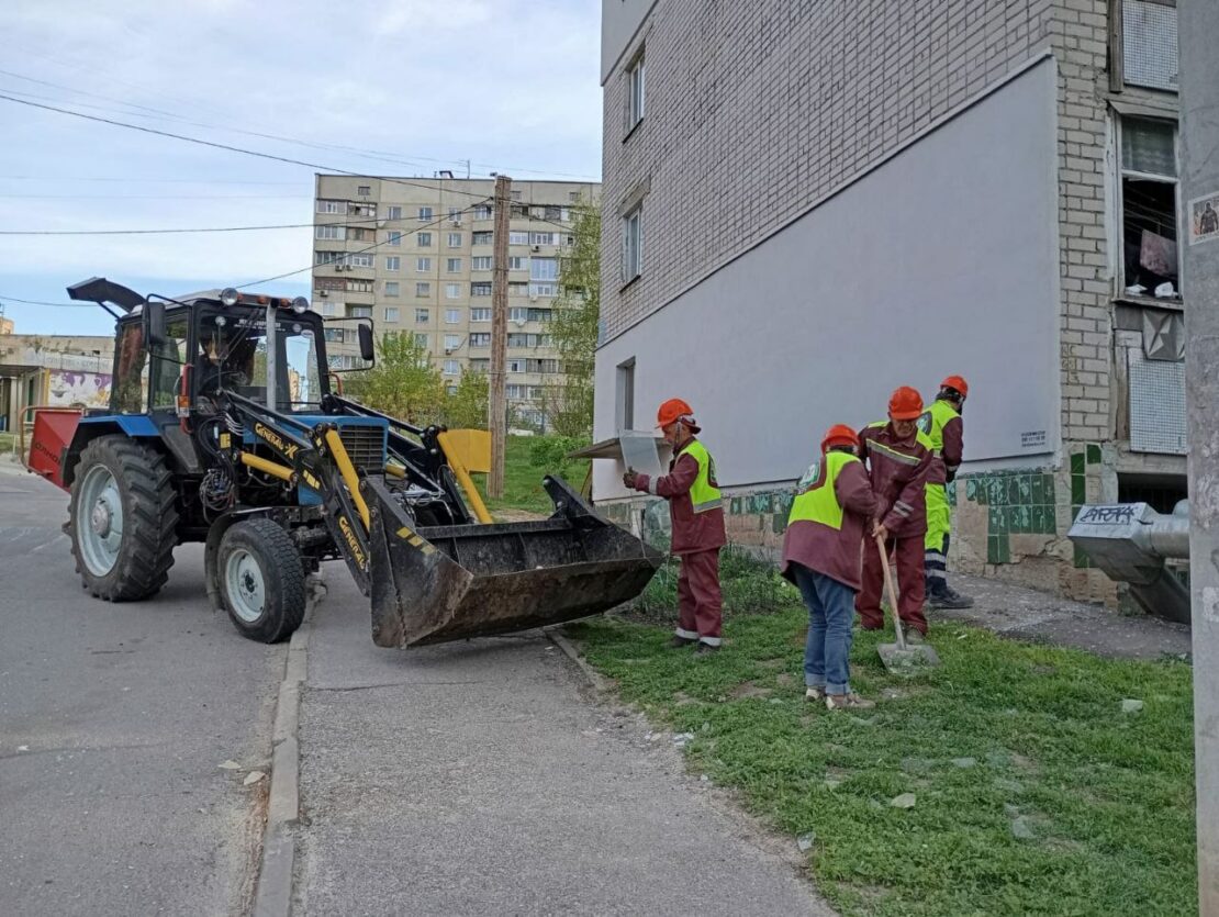 У Харкові триває ліквідація наслідків атаки БпЛА 29 квітня 2025