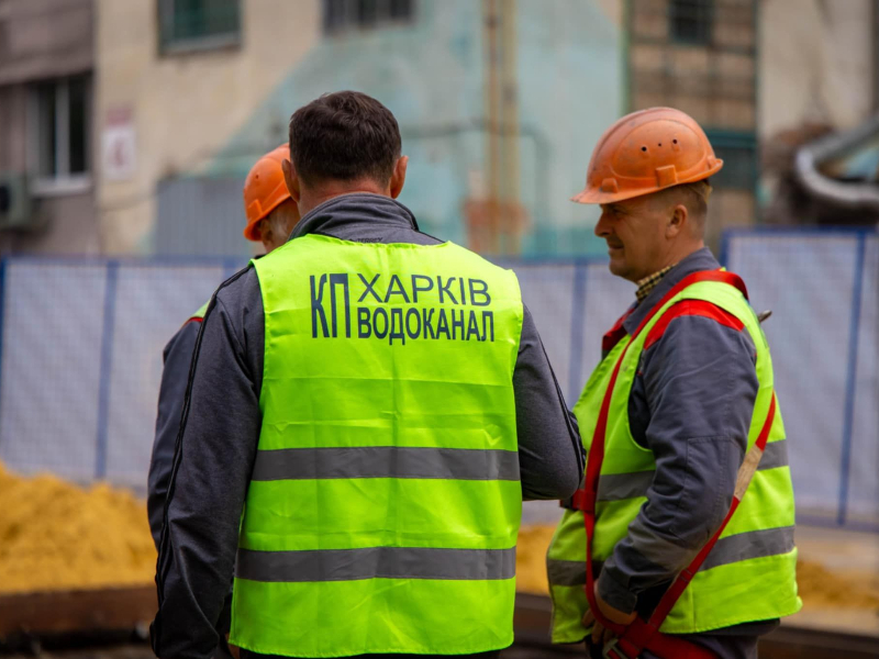 У Холодногірському районі Харкова відновлюють колектор (фото)