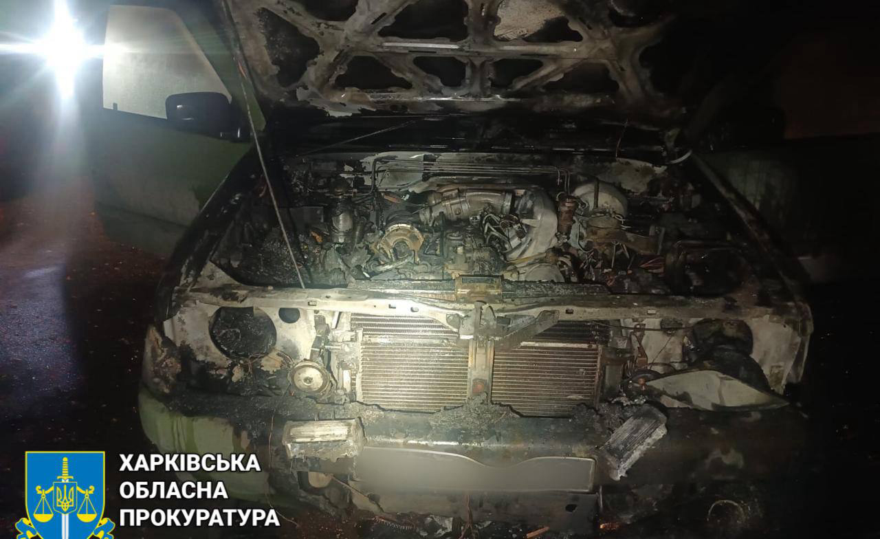 У Харкові неповнолітня дівчина підпалювала авто військових
