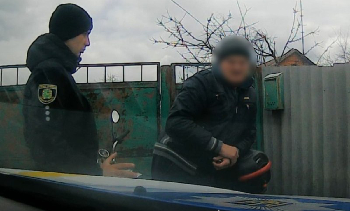 На Харківщині п'яний водій пропонував хабар поліцейським
