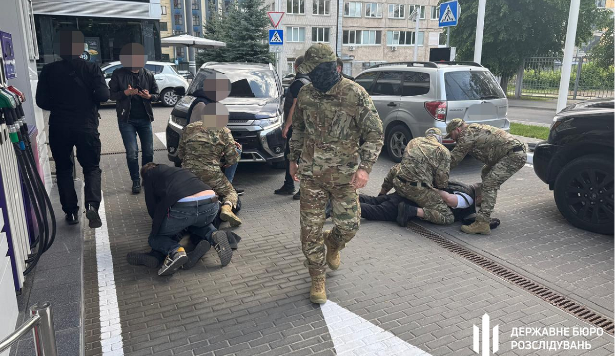 Харків'янин з військовим переправляли ухилянтів за кордон