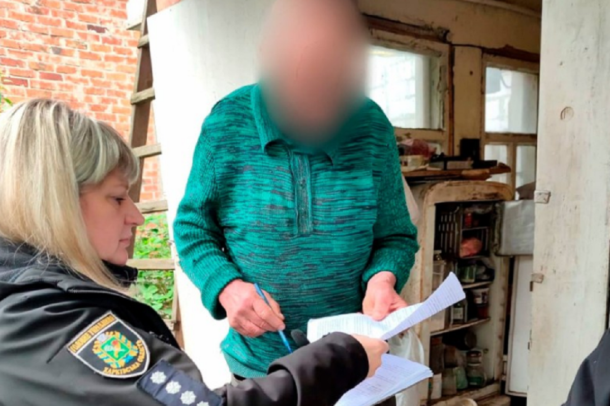 Поліція не дозволила харків'янину вигнати на вулицю літнього батька