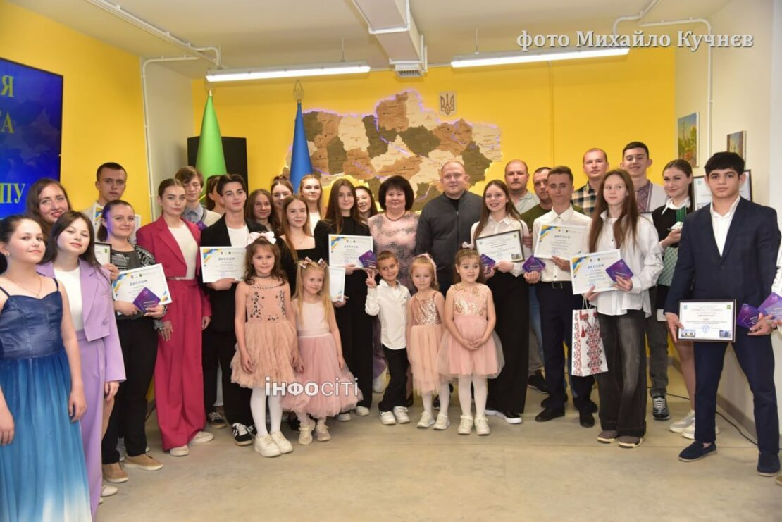 У Харкові нагородили переможців конкурсу "Молода людина року"
