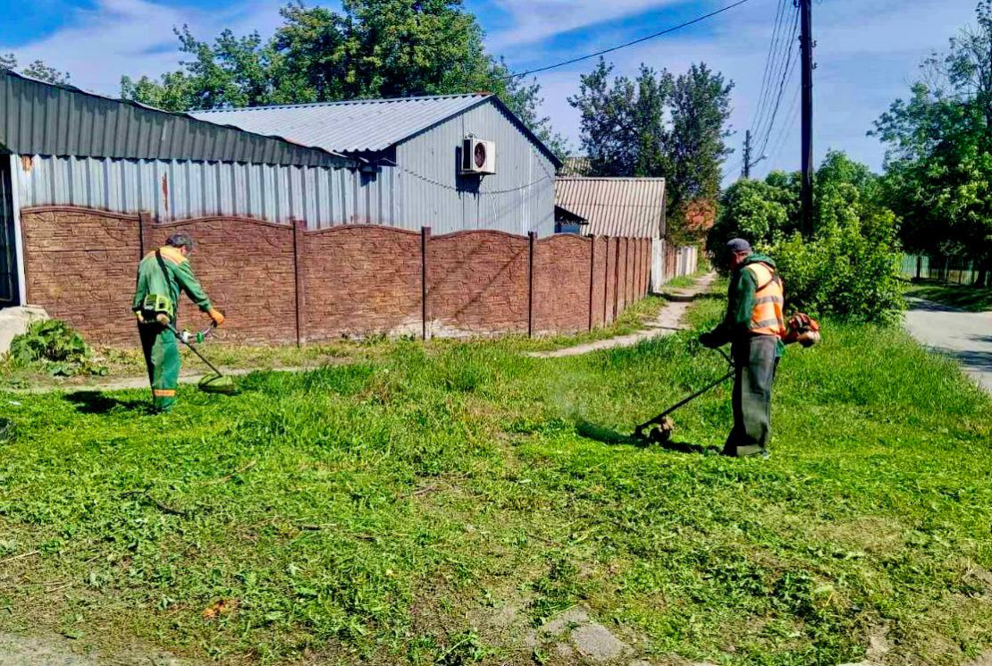 Співробітники КП "Благоустрій" наводять лад у приватних секторах Харкова