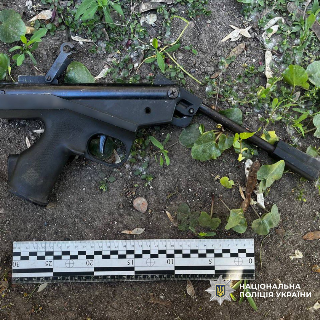 У Харкові на Бурсацькому узвозі чоловік відкрив стрілянину