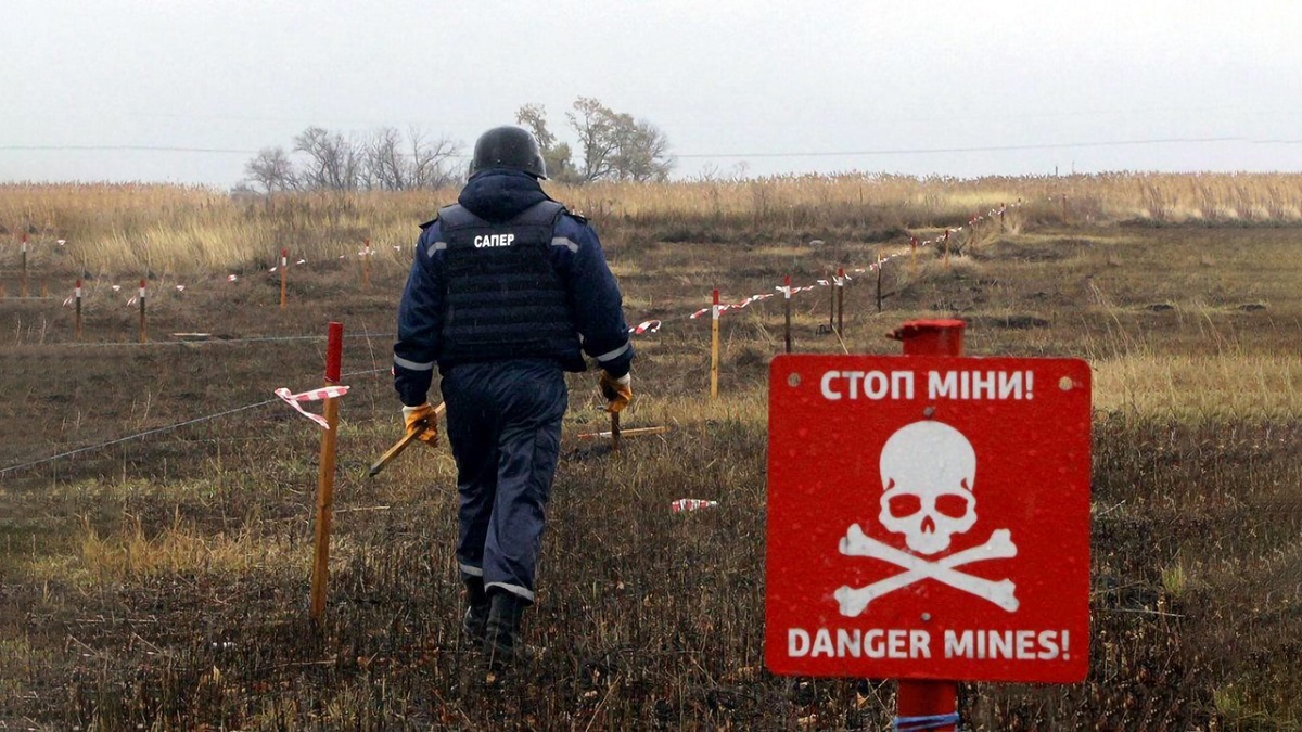 Чому розмінування України триватиме роки
