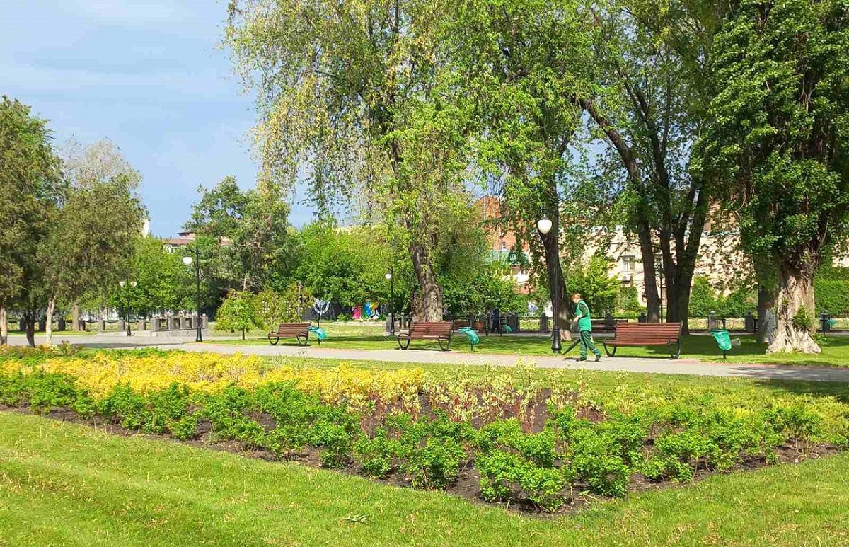Комунальники наводять лад у Харкові (фото)