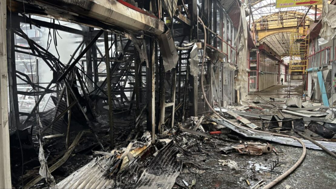 У Харкові після атаки БпЛА горить ринок Барабашово (фото)