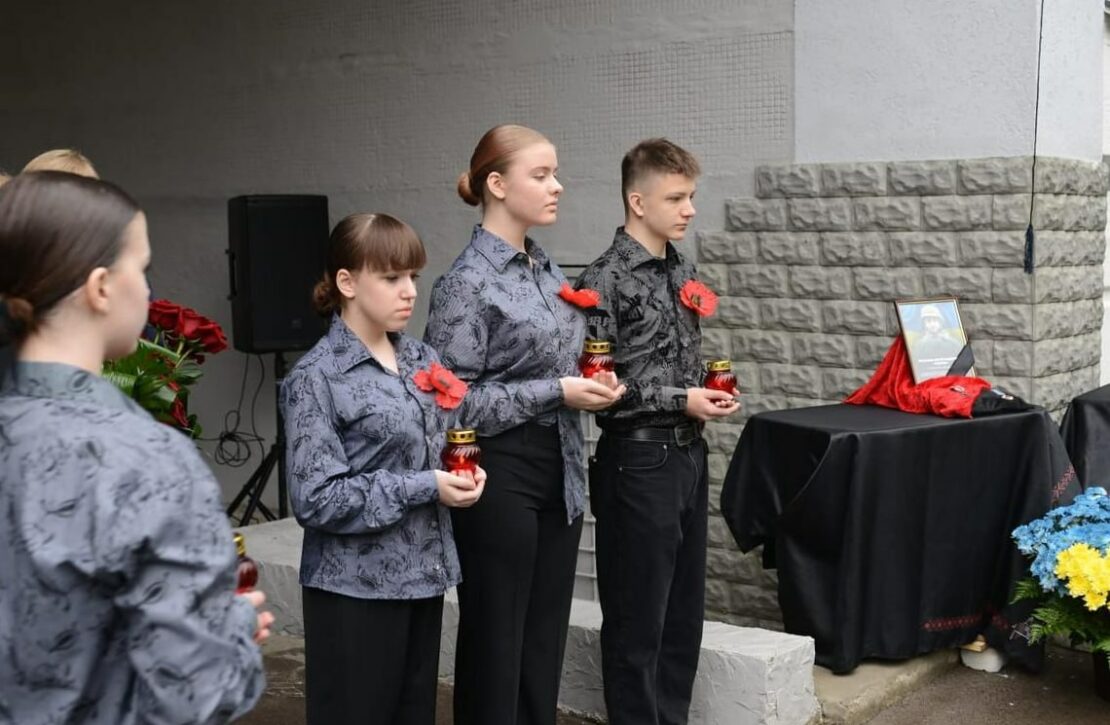 У Харківському ліцеї №161 «Імпульс» відкрили меморіальну дошку на честь героя-захисника