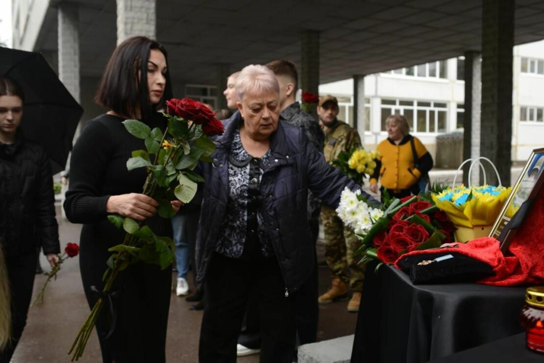 У Харківському ліцеї №161 «Імпульс» відкрили меморіальну дошку на честь героя-захисника
