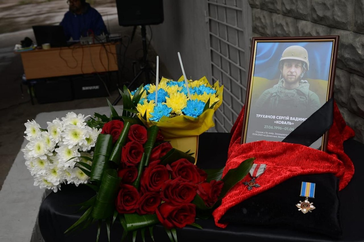 У Харківському ліцеї №161 «Імпульс» відкрили меморіальну дошку на честь героя-захисника