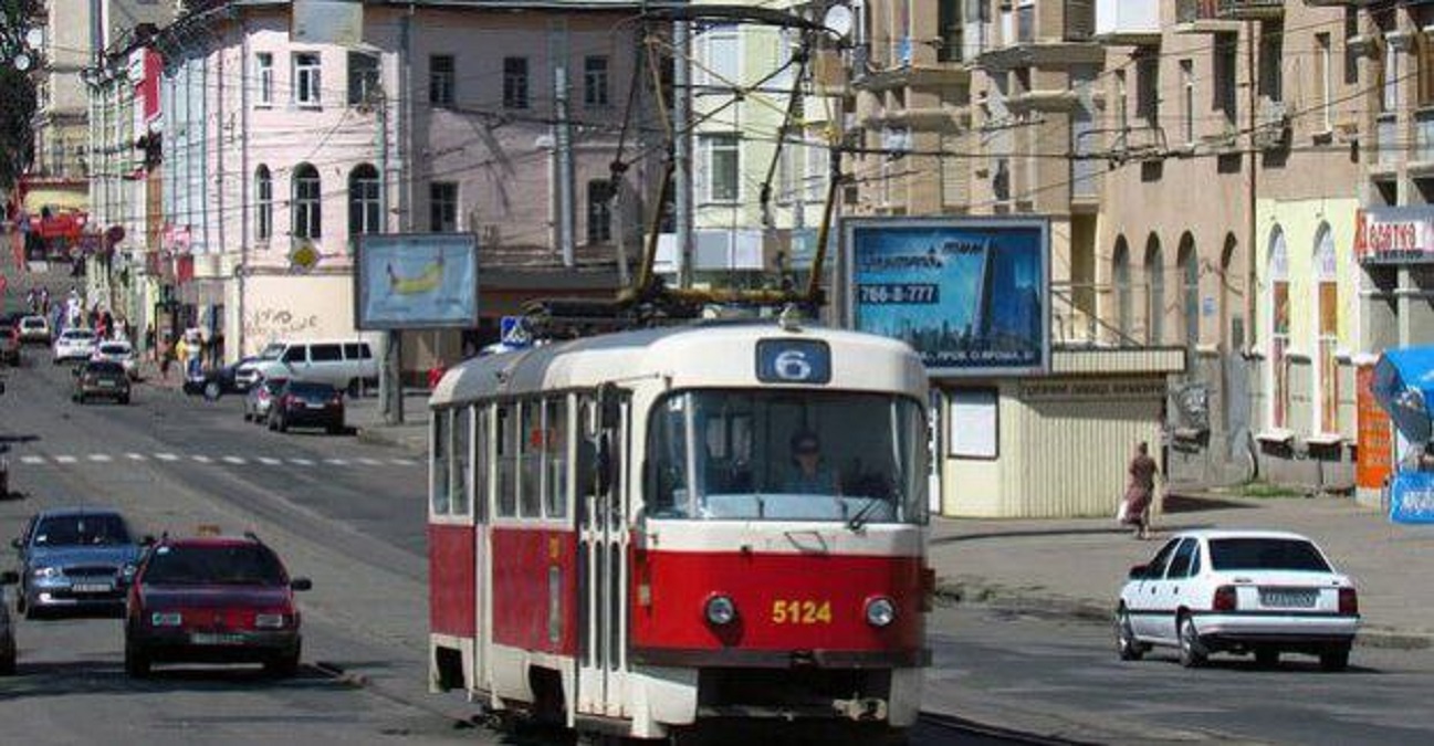 Обмеження руху транспорту в центрі Харкова скасовано