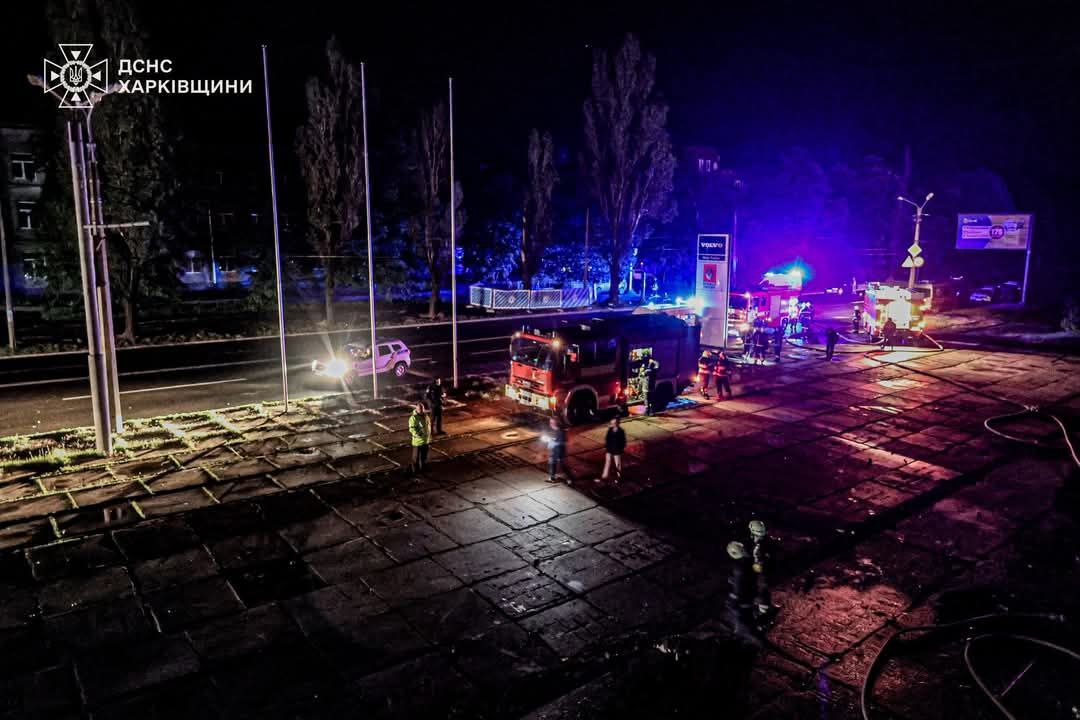 У Шевченківському районі Харкова згоріла СТО (фото)