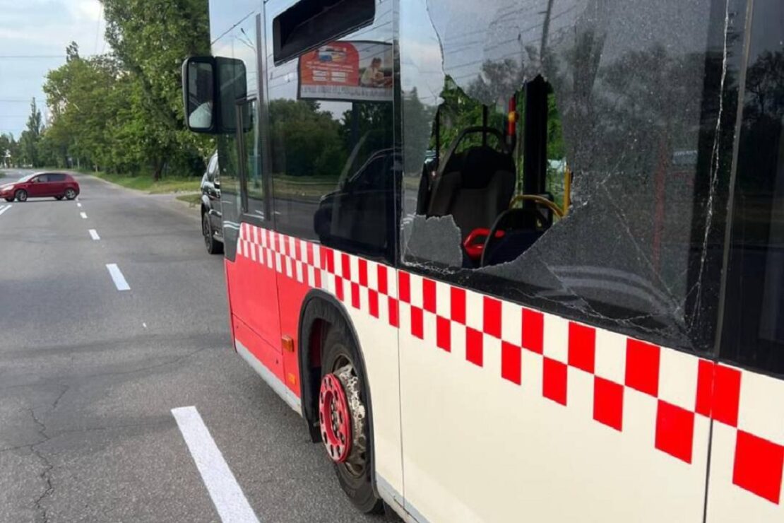 У Харкові обстріляли рейсовий автобус