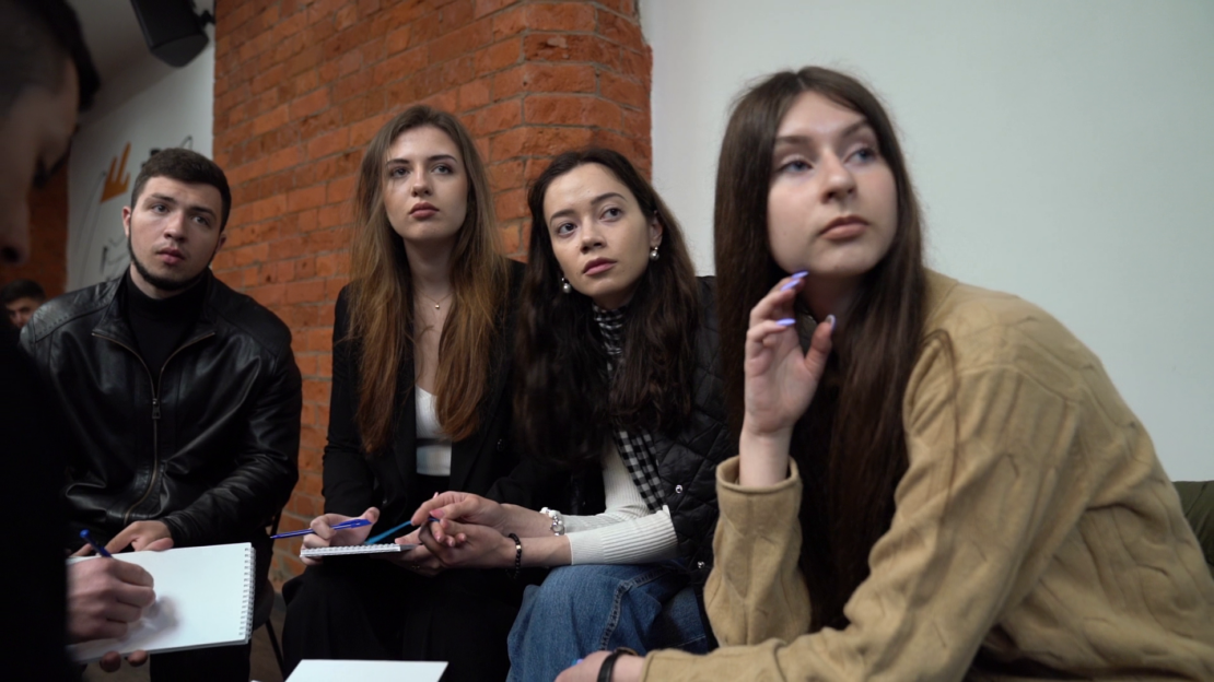 Засідання дебатного клубу: активна молодь Харкова дискутувала на нагальні теми
