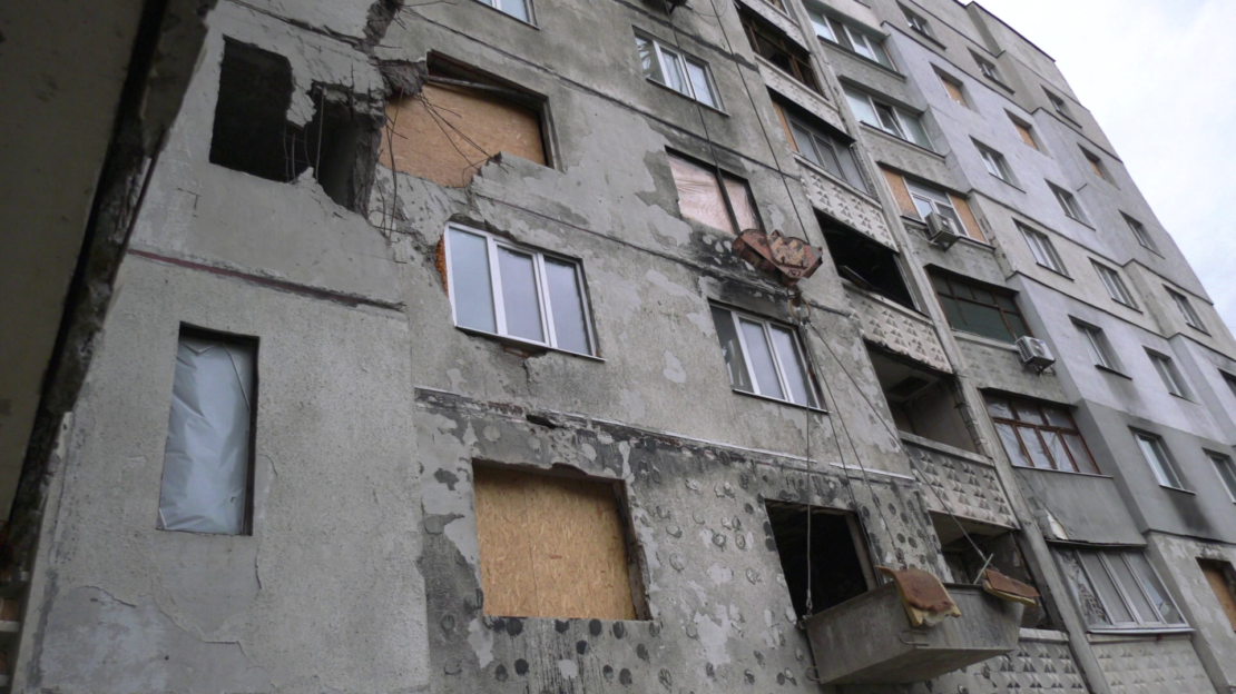 Все палало три доби: у Київському районі відбудовують пошкоджену висотку