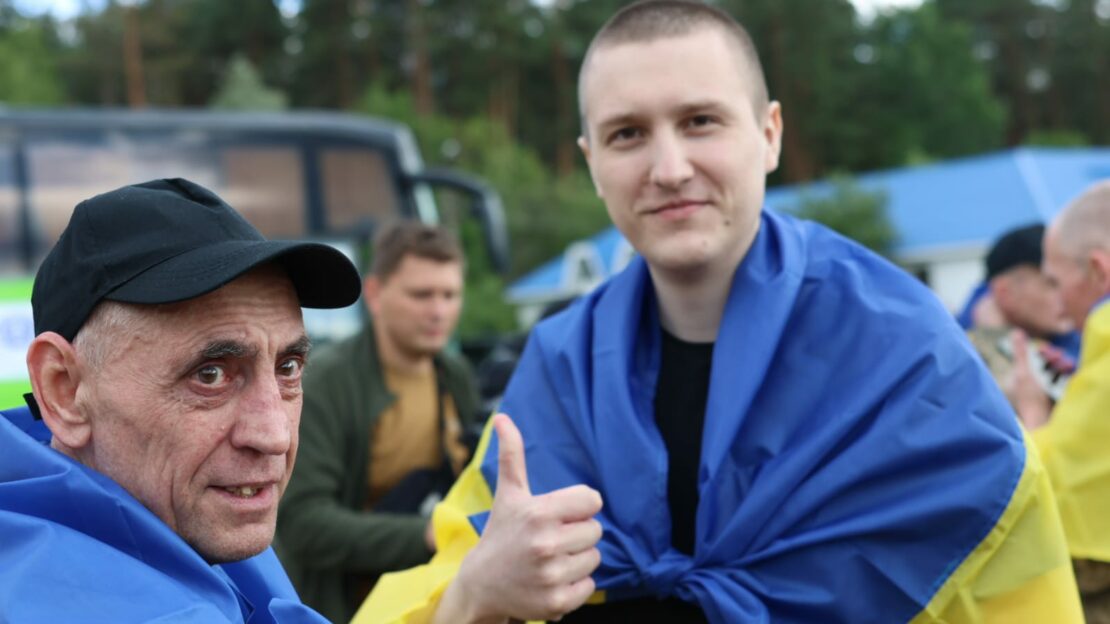 Додому з полону повернулися українські захисники (фото)