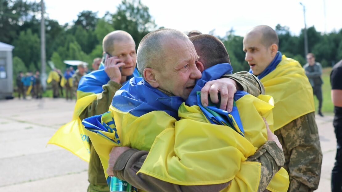 Додому з полону повернулися українські захисники (фото)