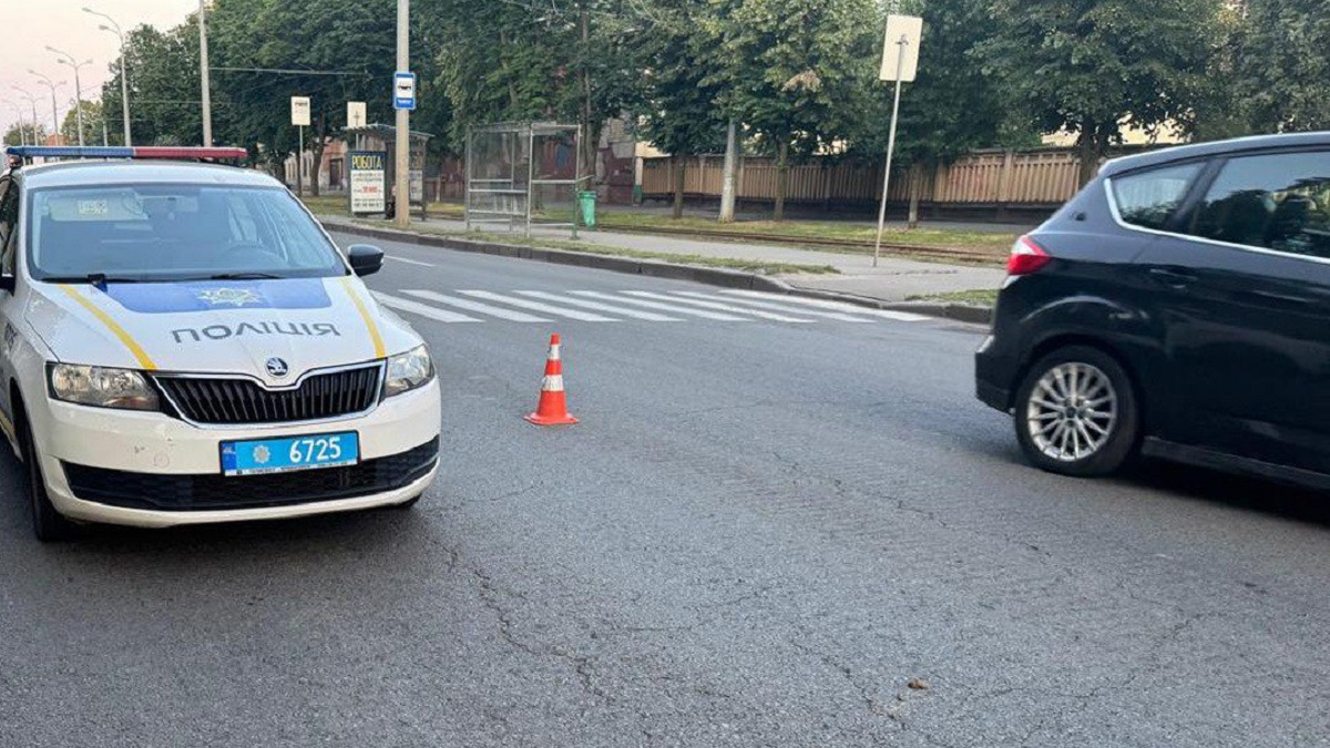 У Харкові на пішохідному переході збили двох жінок (фото)
